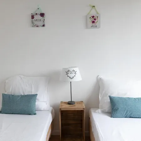 Spacieux A Proximite Du Centre Villes Wifi Stationnement Gratuit Apartment Avignon