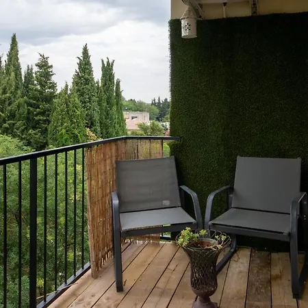 Spacieux A Proximite Du Centre Villes Wifi Stationnement Gratuit Apartment Avignon